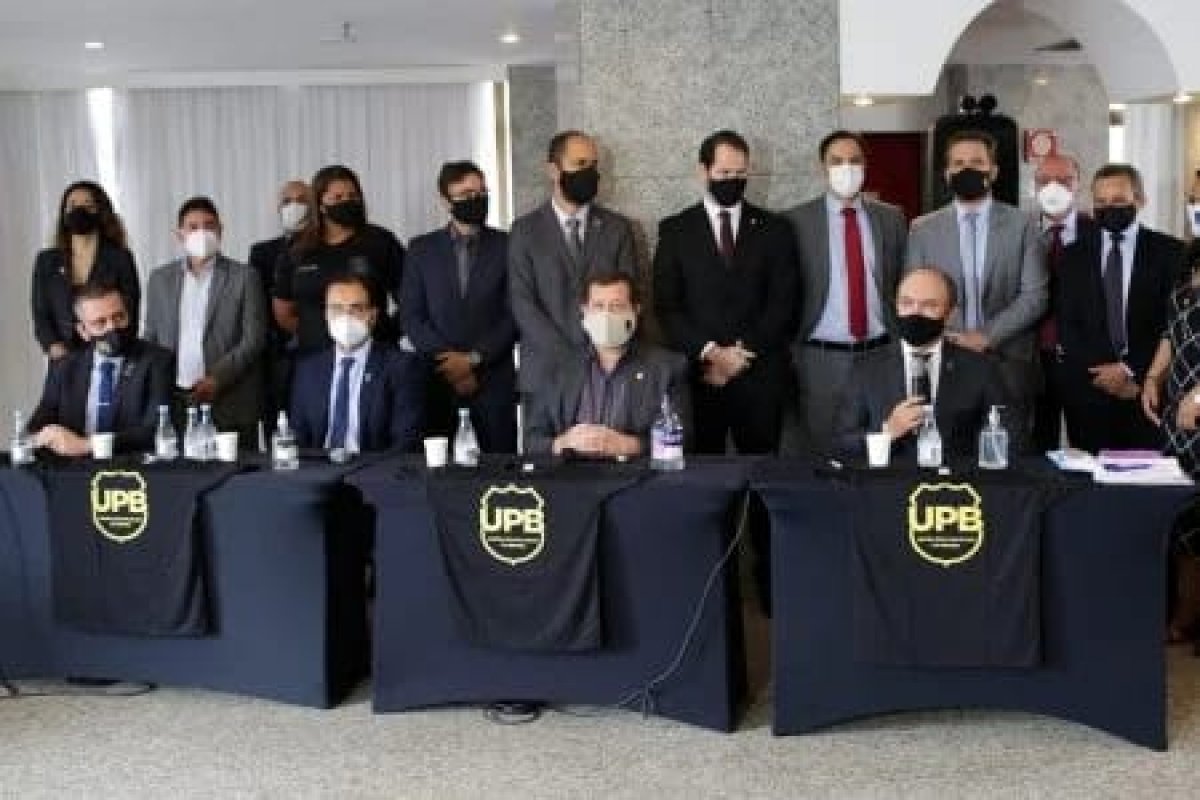 Policiais se dizem desprezados por Bolsonaro por não ficarem de fora do congelamento de salários