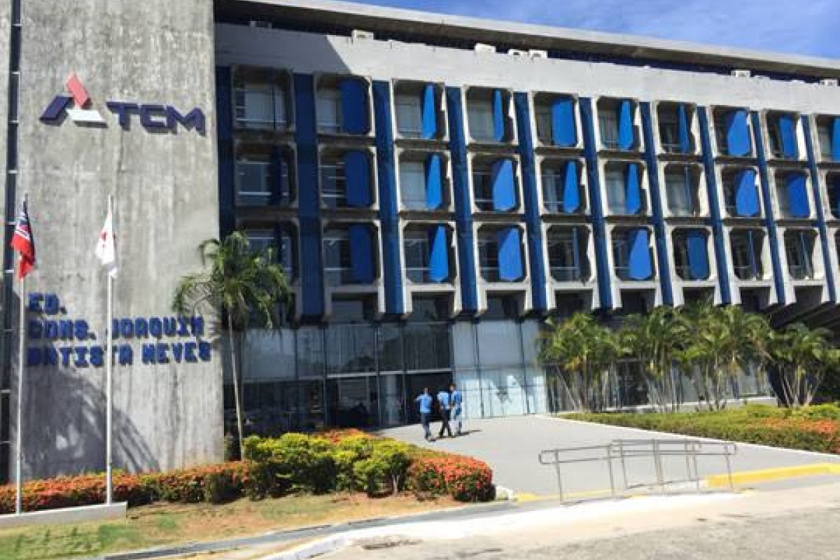 Sessão especial comemora 50 anos de fundação do TCM Bahia