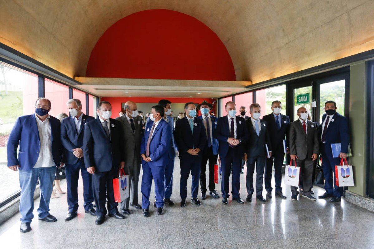 Governadores assinam carta por um pacto nacional "pela vida e pela saúde"