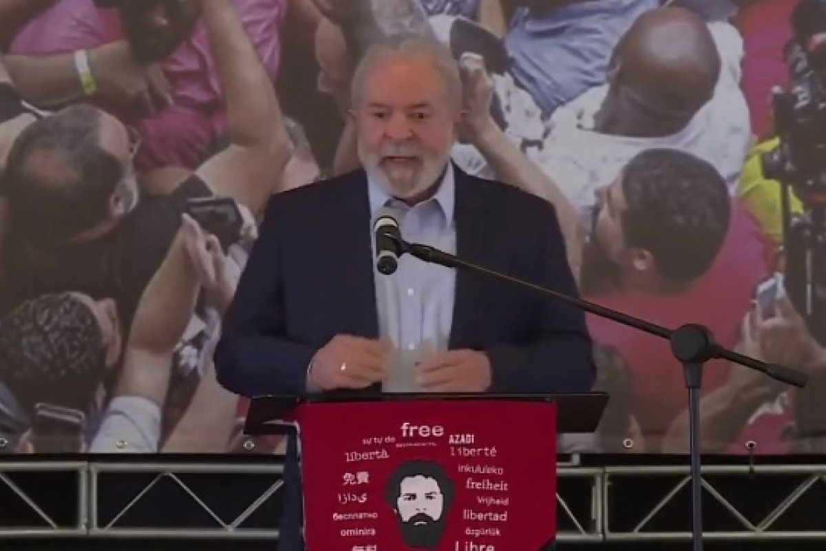 'É importante reiterar que o planeta é redondo', ironiza Lula sobre terraplanistas