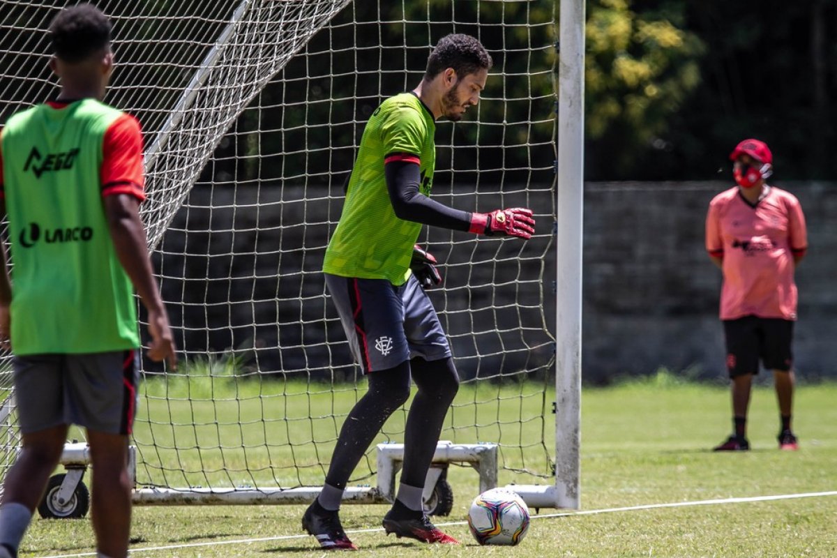 Presidente do Vitória veta goleiro Ronaldo do Ba-Vi deste sábado (13): "Se não renovar, não vai jogar"
