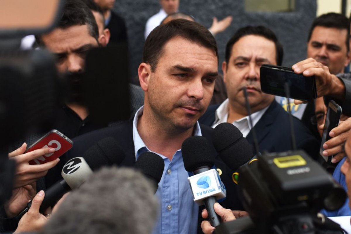 Corregedoria vai apurar omissão de dados de Flávio Bolsonaro em escritura pública