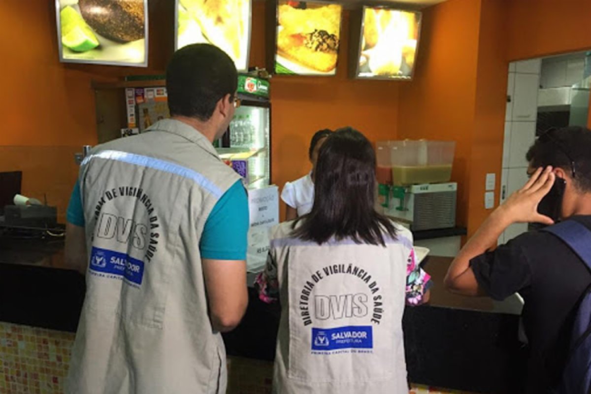 Comércios da cidade baixa são fiscalizados pela Vigilância Sanitária de Salvador