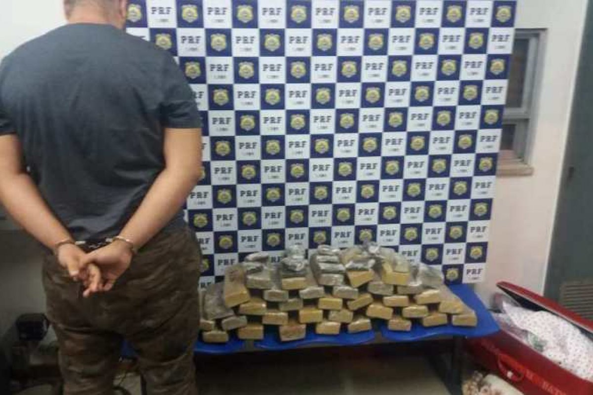 Homem é preso transportando cerca de 30 kg de drogas em ônibus interestadual na BR-116