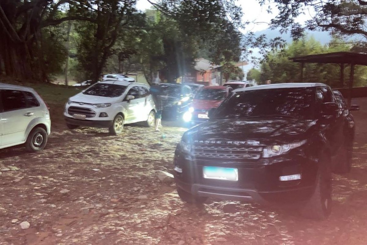 Mais de 150 pessoas são presas durante festa clandestina em São Paulo