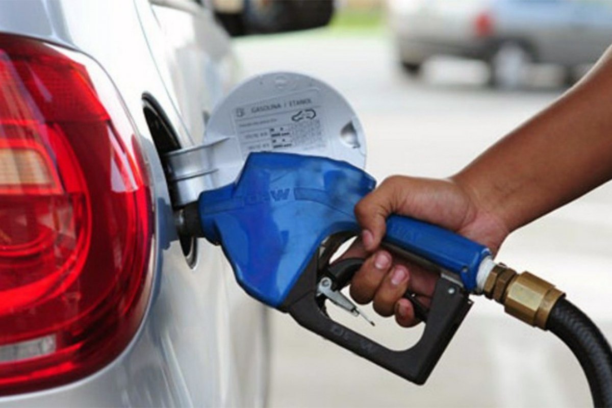 Gasolina é responsável por metade da inflação oficial em fevereiro