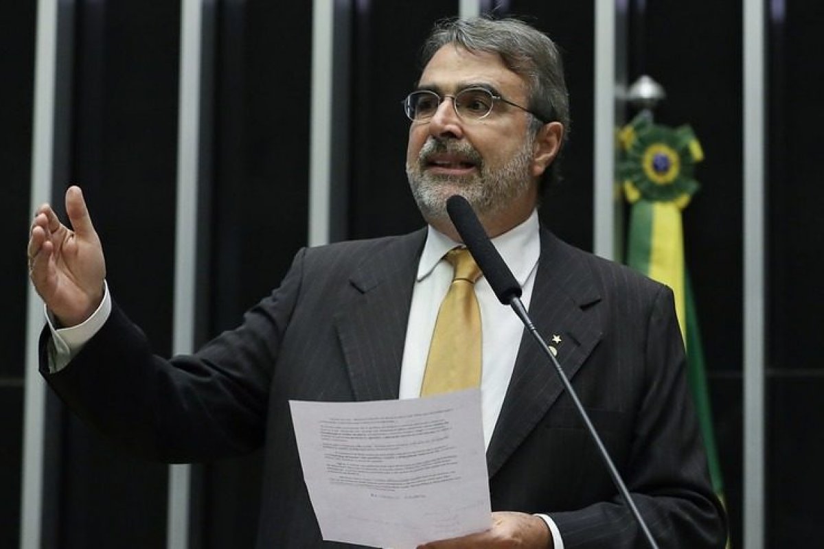 Deputado denuncia juízes por tentativa de se beneficiar com a vacinação contra a Covid-19