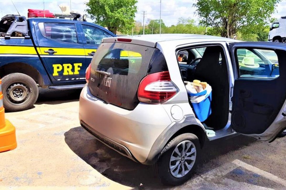 PRF apreende 26 kg de drogas após perseguição em rodovia de Feira de Santana