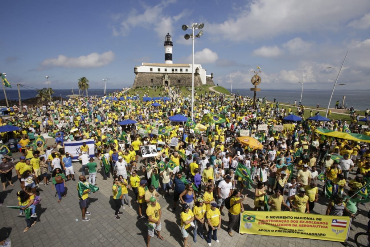 Grupo pró-Bolsonaro faz ato no Farol da Barra neste domingo