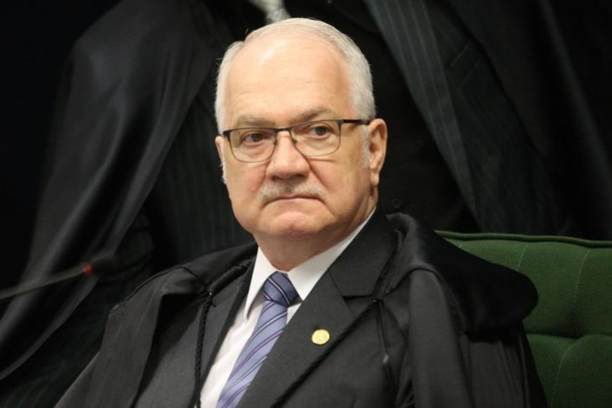 Fachin considera inconstituicionais decretos de Bolsonaro para compra de armas