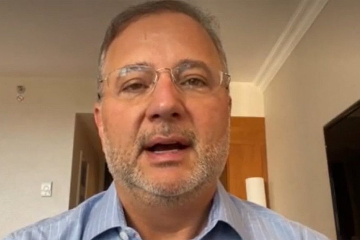 Fábio Vilas-Boas afirma que primeiro lote de vacina russa deve chegar à Bahia em abril