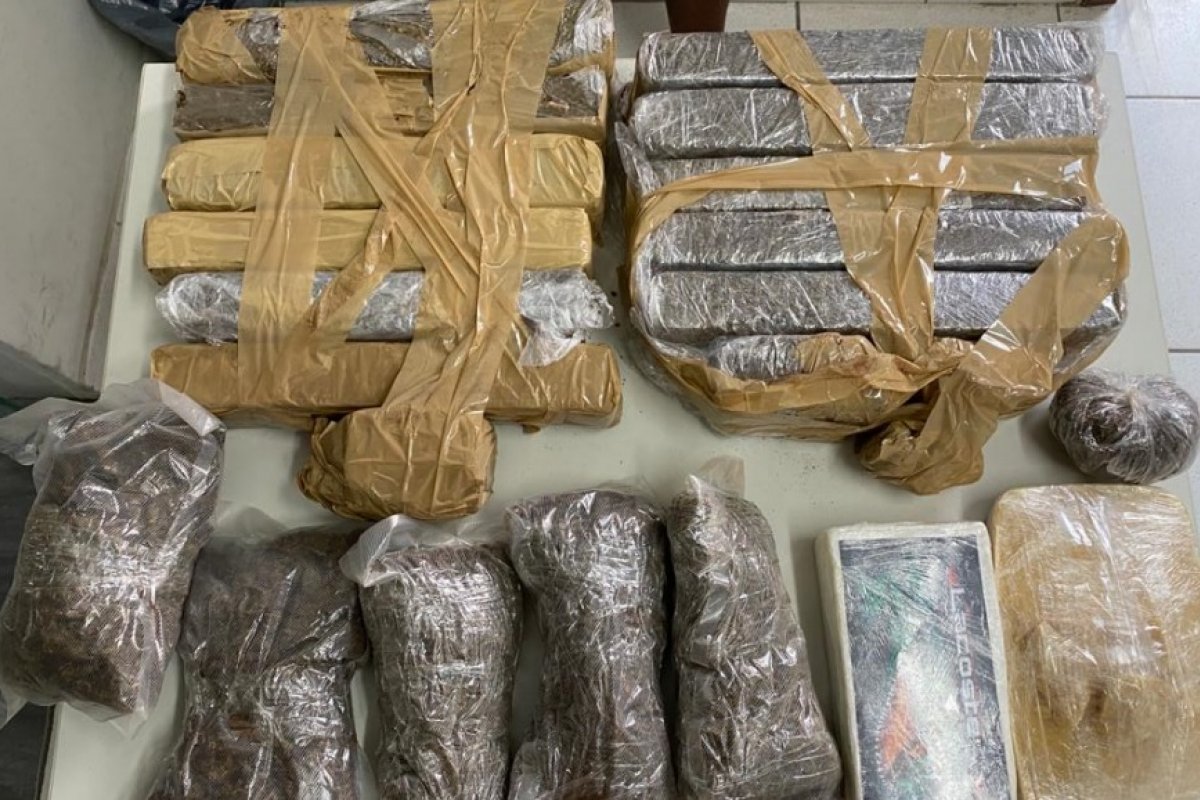Três pessoas são presas e drogas são apreendidas em operação da PM no interior da BA