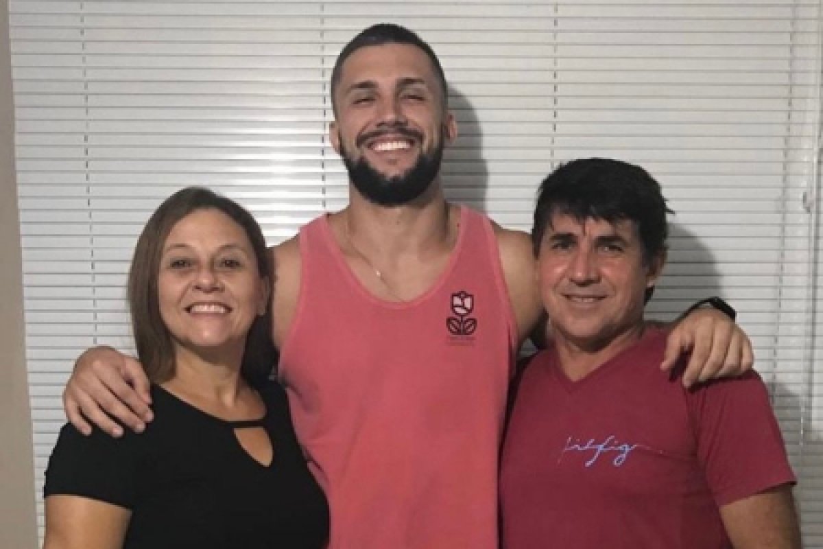 BBB 21: Irmã de Arthur diz que pai queria pedir sua saída do reality