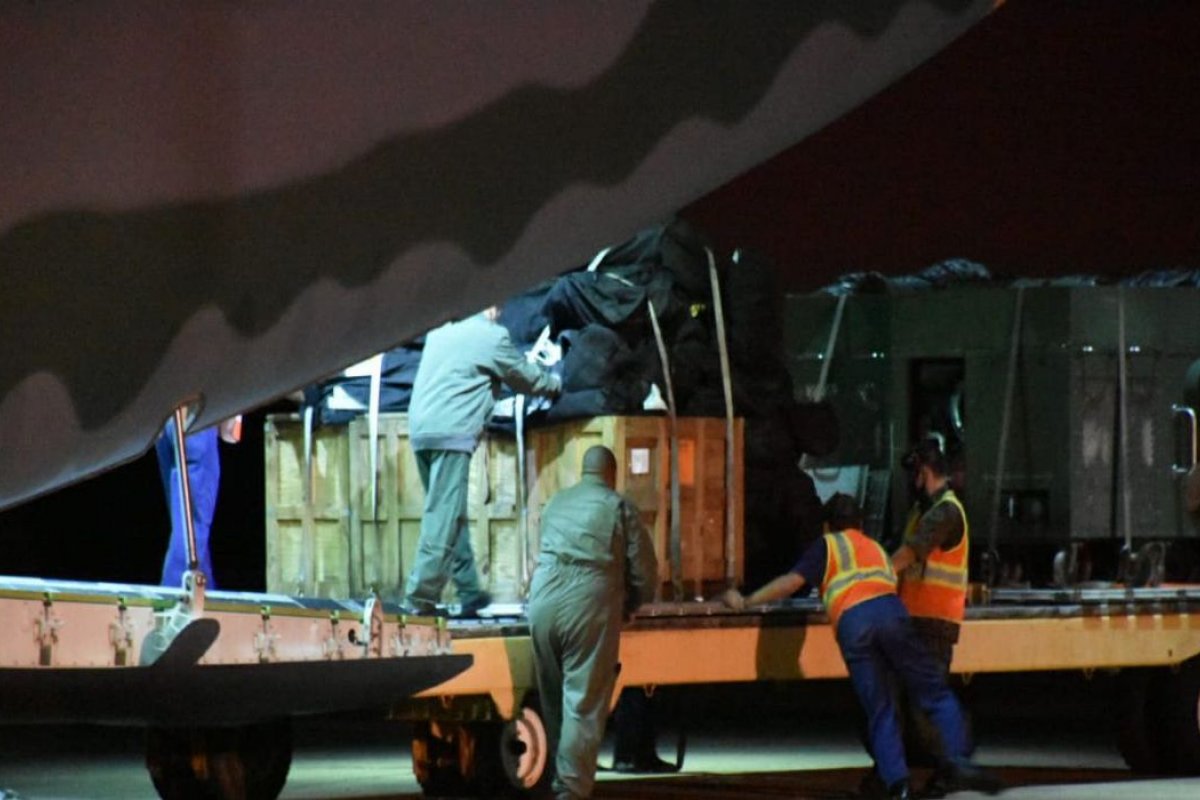 Bolsonaro anuncia montagem de hospital de campanha em Porto Alegre