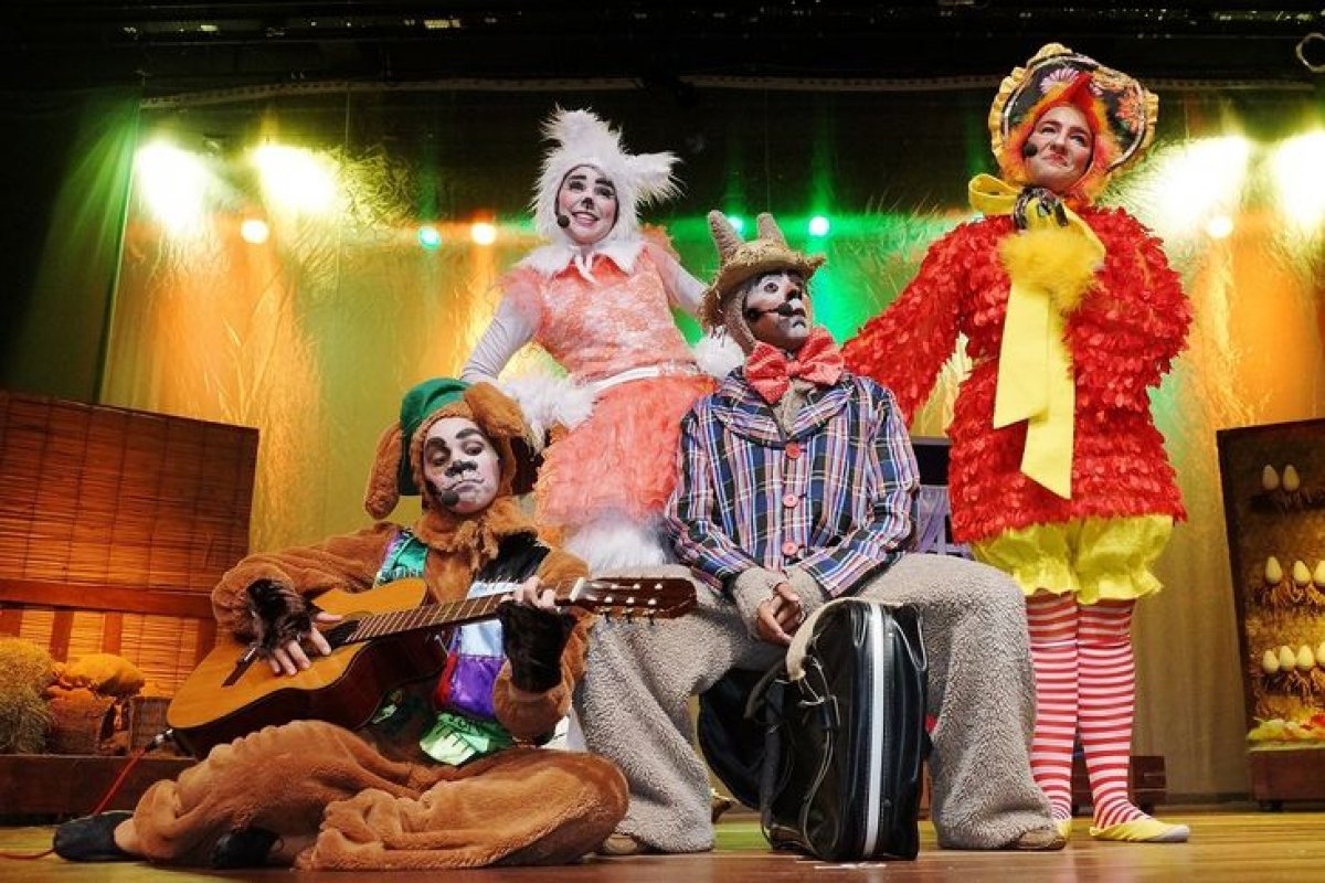 “Os Saltimbancos” encerra temporada baiana em Feira de Santana