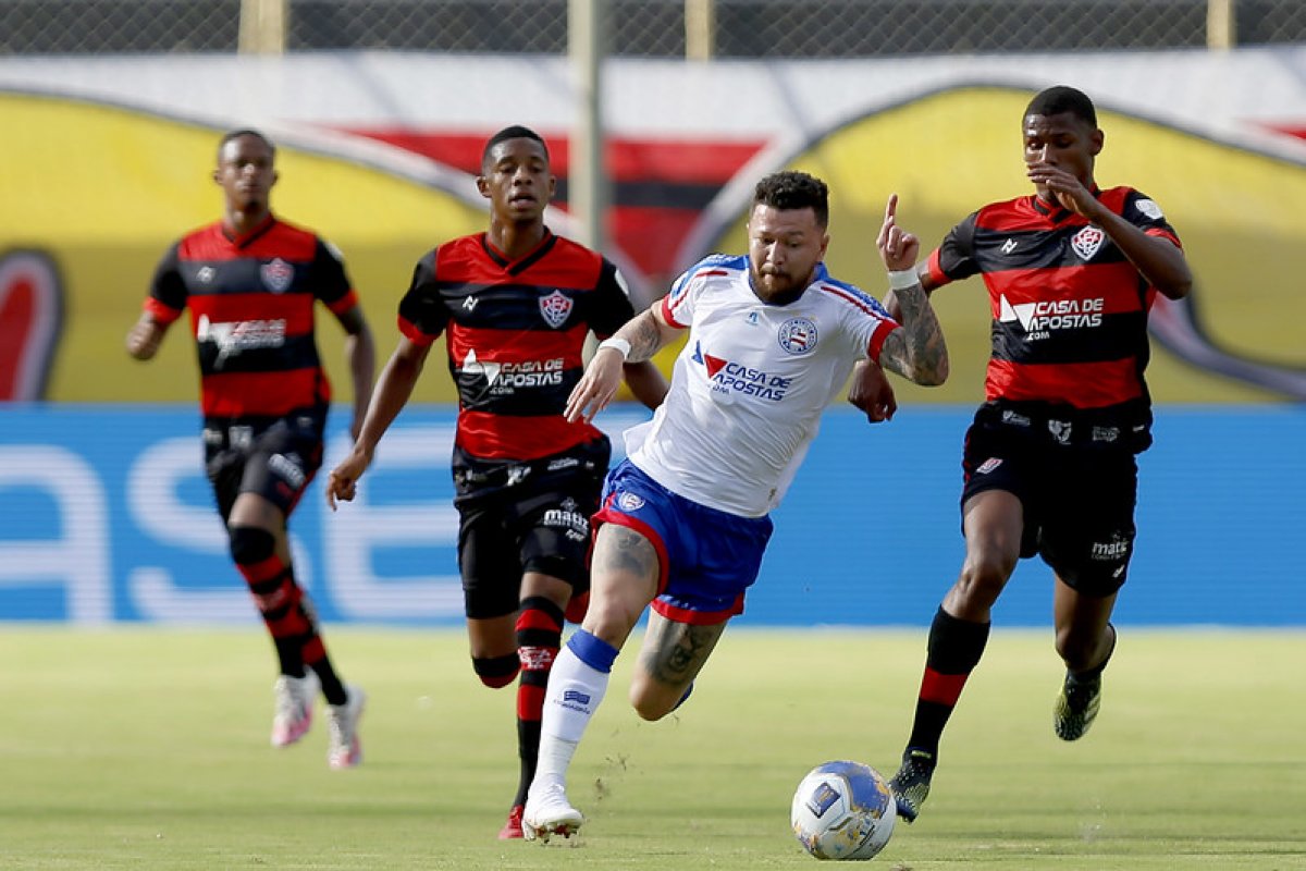 Em primeiro clássico do ano, Vitória bate Bahia e põe fim a tabu em clássicos