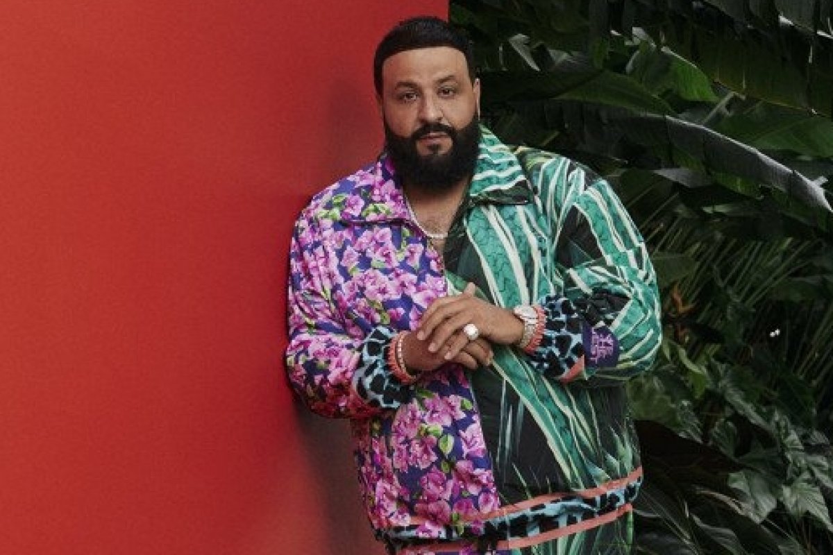 Incorporando as palmeiras, flores e cores brilhantes de South Beach, Dolce & Gabbana e DJ Khaled lançam coleção
