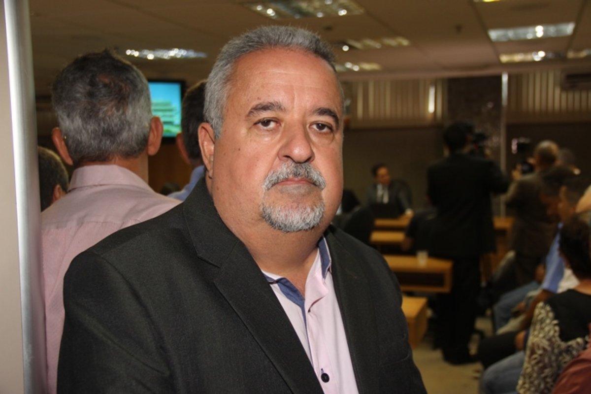 Prefeito do interior da Bahia grava vídeo pedido que população fique em casa contra a Covid-19