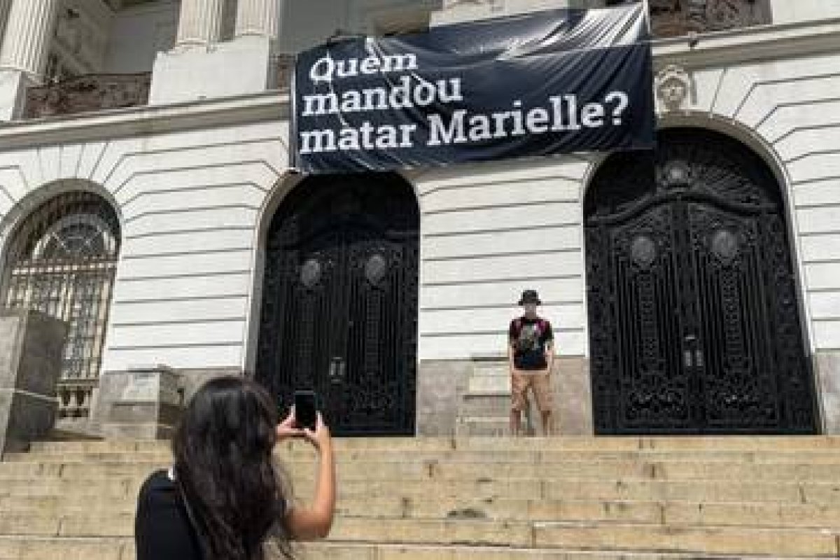 Locais relacionados ao assassinato de Marielle Franco recebem homenagens em aniversário do cime