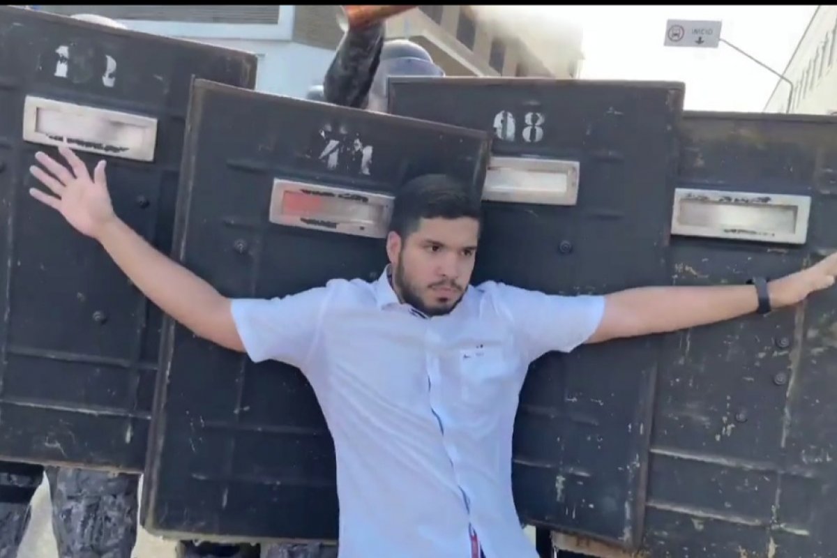 Vídeo: Camilo Santana coloca tropa de choque para conter manifestação