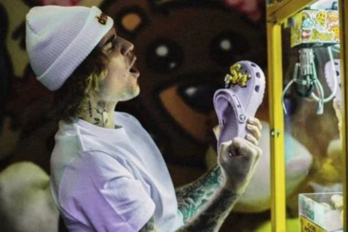 Justin Bieber lança mais uma coleção com a Crocs