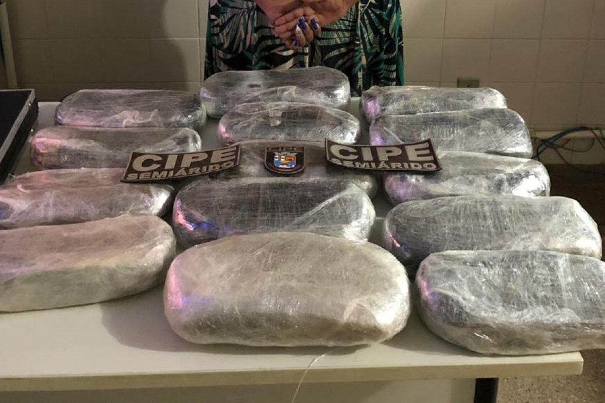 Mulher é presa em Irecê com 15 kg de maconha