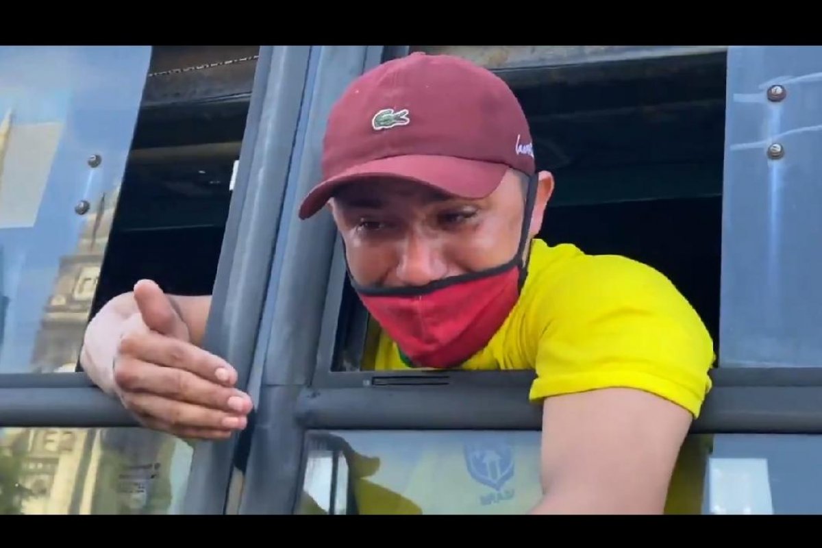 Vídeo: 'Estou sendo preso por querer levar comida para o meu filho', diz manifestante no Ceará