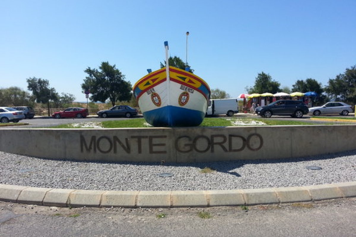 Homem tenta matar idoso com tiro de espingarda e rouba celular da vítima em Monte Gordo