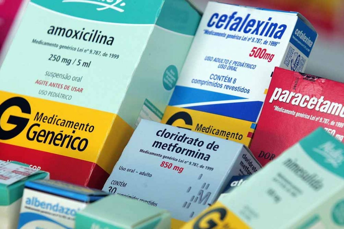 Governo autoriza reajuste no preço de remédios a partir desta segunda-feira (15)