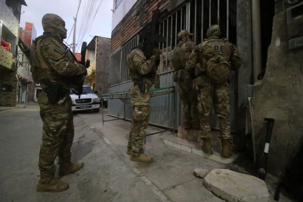 Polícia deflagra operação contra grupos criminosos na Bahia e Rio de Janeiro