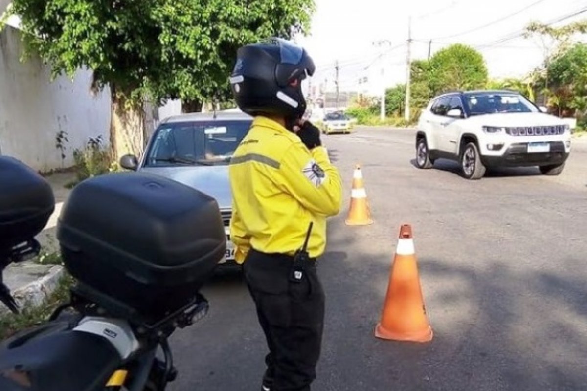 Agentes de trânsito paralisam atividades em Feira de Santana na quarta (17)