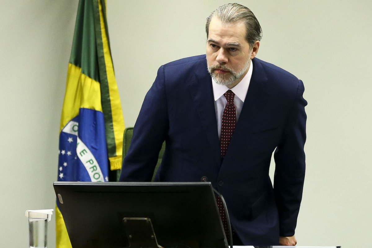 Procuradores pedem quebra de sigilo fiscal e bancário de presidente do STF