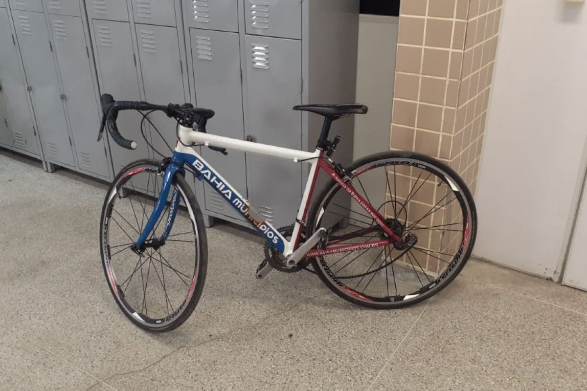 Bicicleta avaliada em R$ 36 mil é recuperada no Largo do Tanque, em Salvador