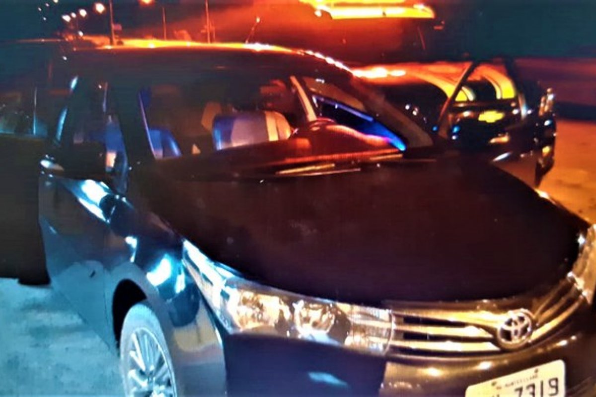 PRF recupera carro com queixa de roubo em Eunapólis, no extremo sul da Bahia