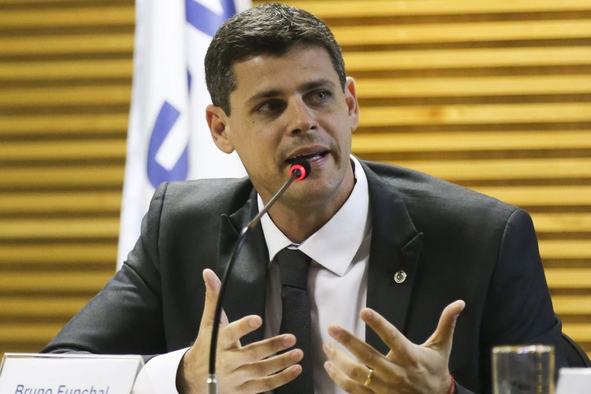 Secretário do Tesouro diz que 'melhor política fiscal é vacinar rápido'