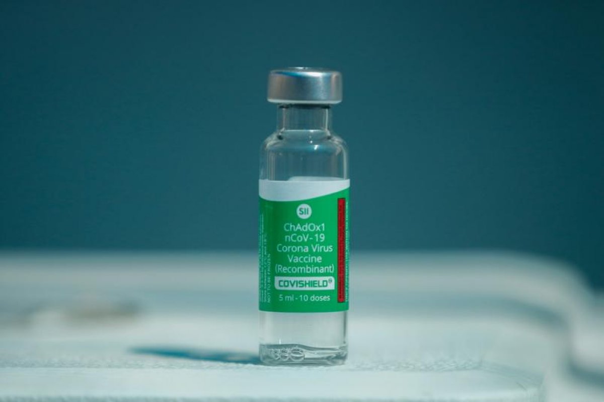 Fiocruz entrega primeiras 500 mil doses produzidas no país nesta quarta-feira (17)