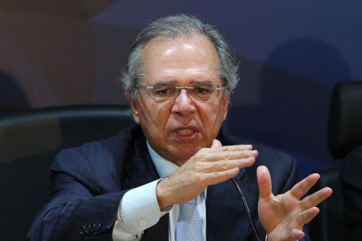 "Desde aquela época que deveríamos estar comprando vacina, não é mesmo? O dinheiro estava lá”, diz Guedes sobre gestão Mandetta