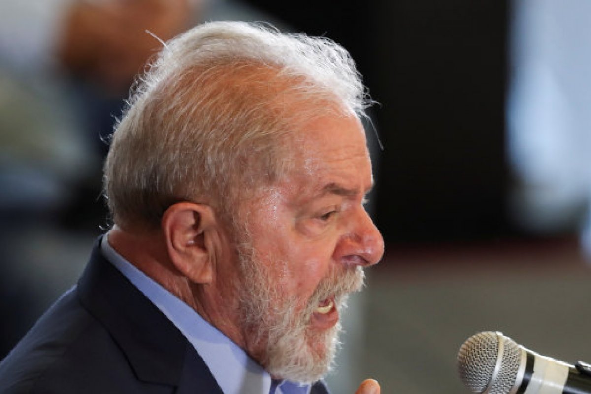 Juiz mantém bloqueio de bens de Lula ao enviar processos da Lava Jato para o DF