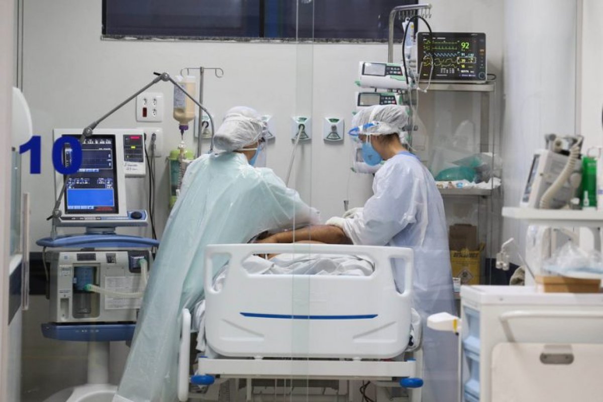 Entidades médicas indicam falta de protocolo unificado para tratar pacientes de coronavírus