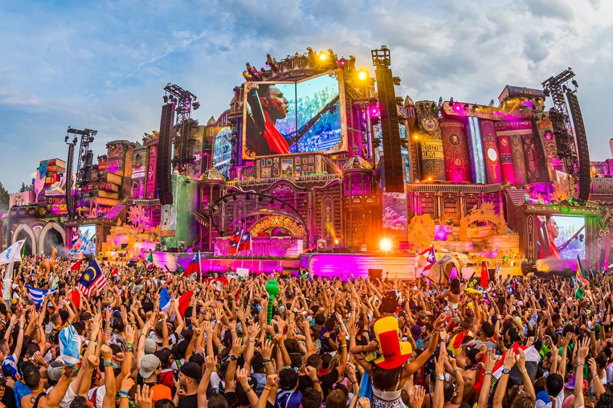 Tomorrowland é adiado para agosto e setembro deste ano