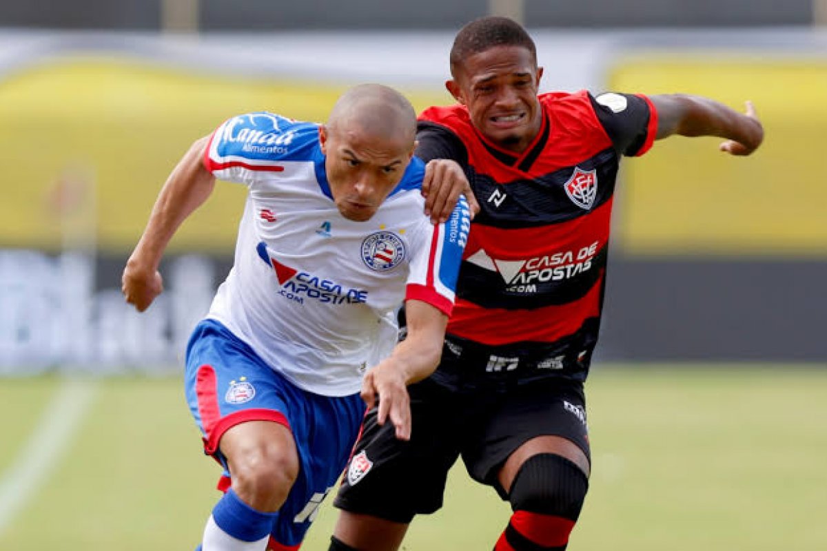 Bahia e Vitória entram em campo com ato para incentivar a vacinação