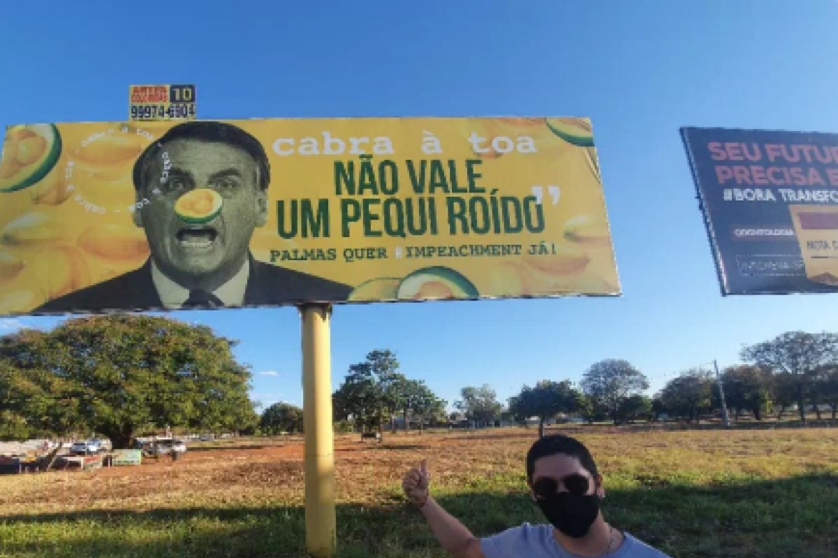 Justiça aciona PF para investigar outdoor com pedido de impeachment de Bolsonaro