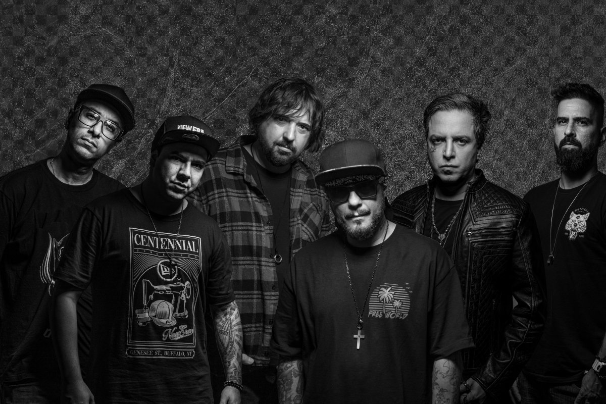 Charlie Brown Jr assina com a Sony Music