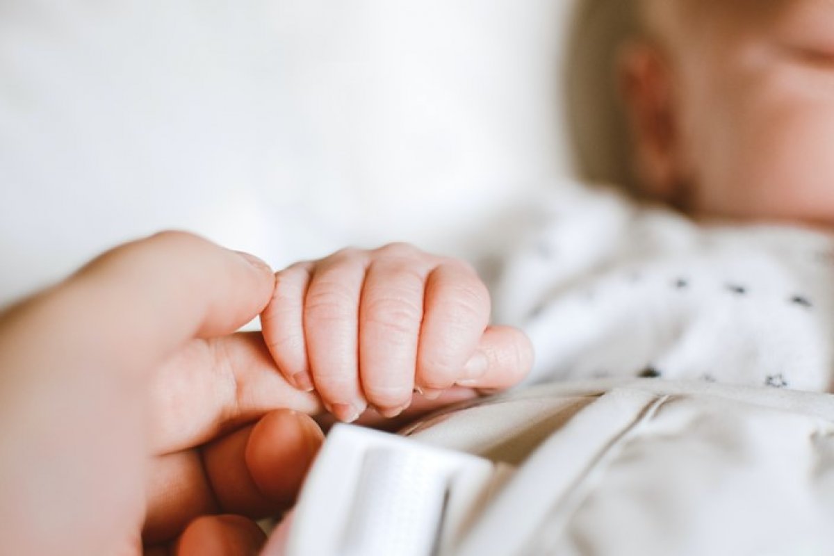Primeiro bebê com supostos anticorpos contra Covid-19 nasce nos EUA