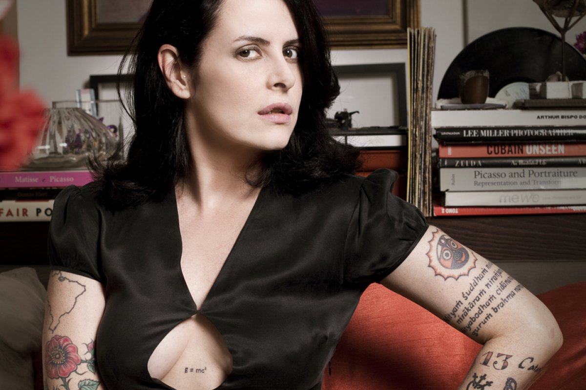 Escritora Fernanda Young morre aos 49 anos