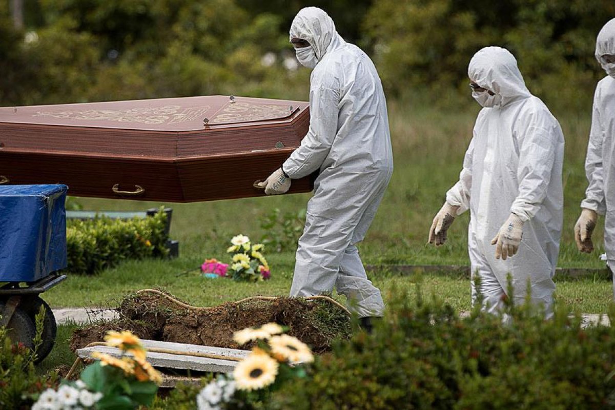 Covid-19: Taxa de mortalidade no Brasil cresce mais de 90% 