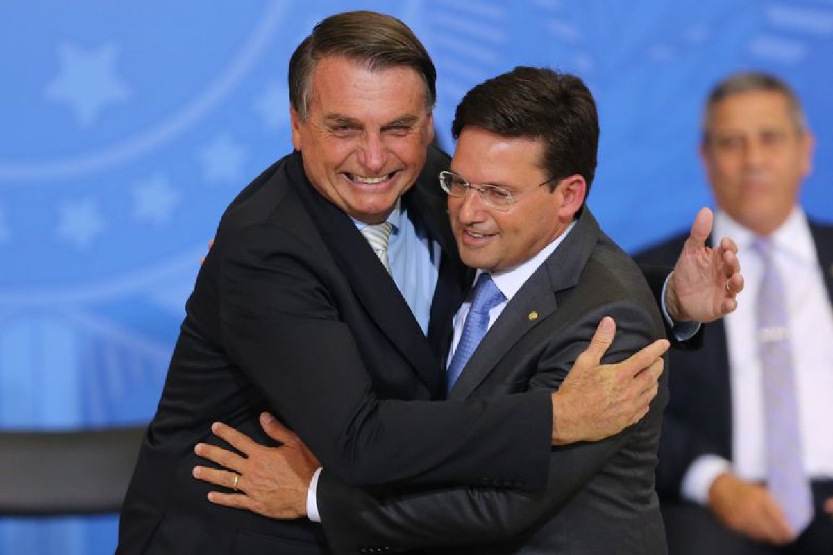 Covid-19: João Roma desmente Rui Costa sobre compra de vacinas