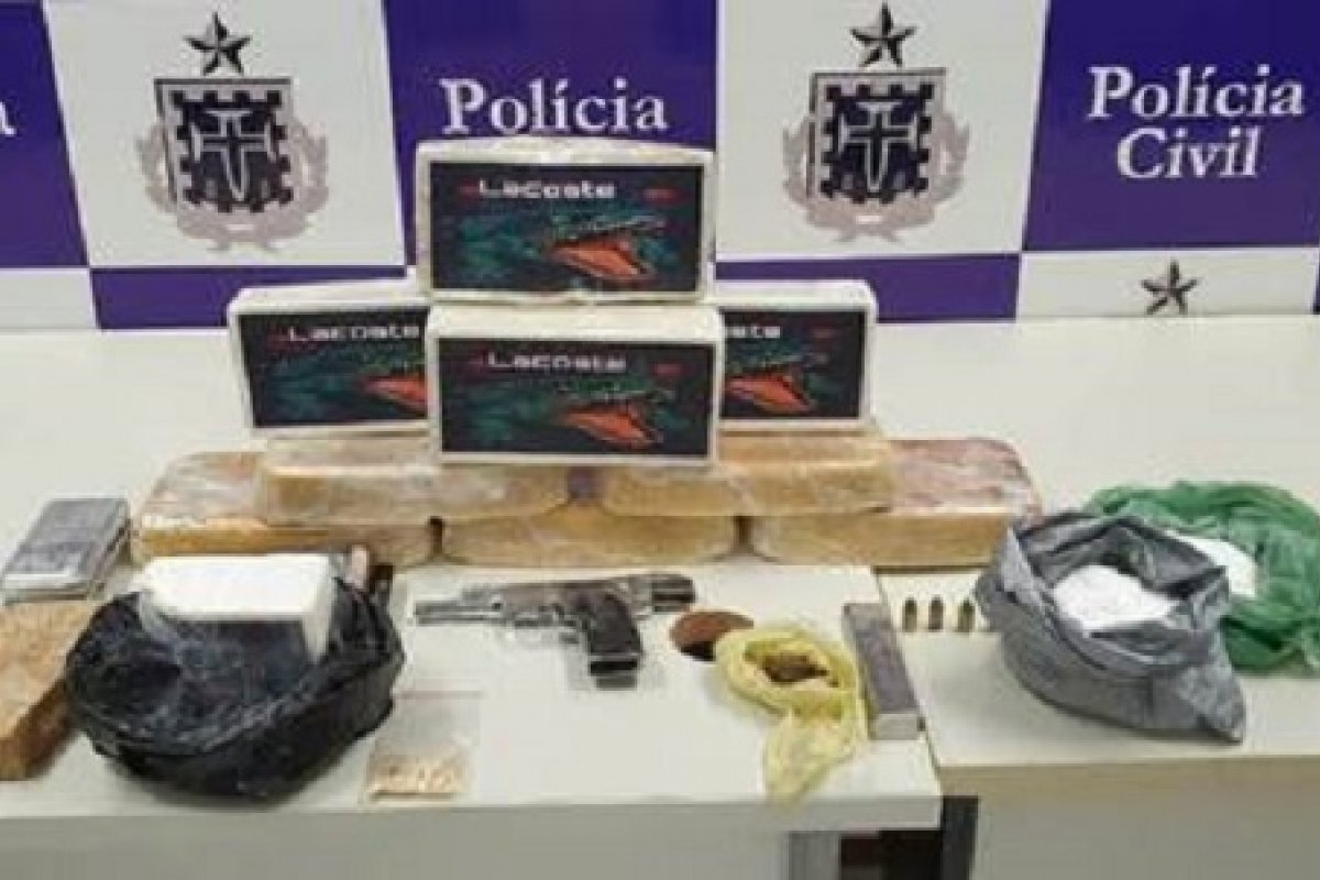 Homem é preso e adolescente detido com drogas avaliadas em R$ 200 mil