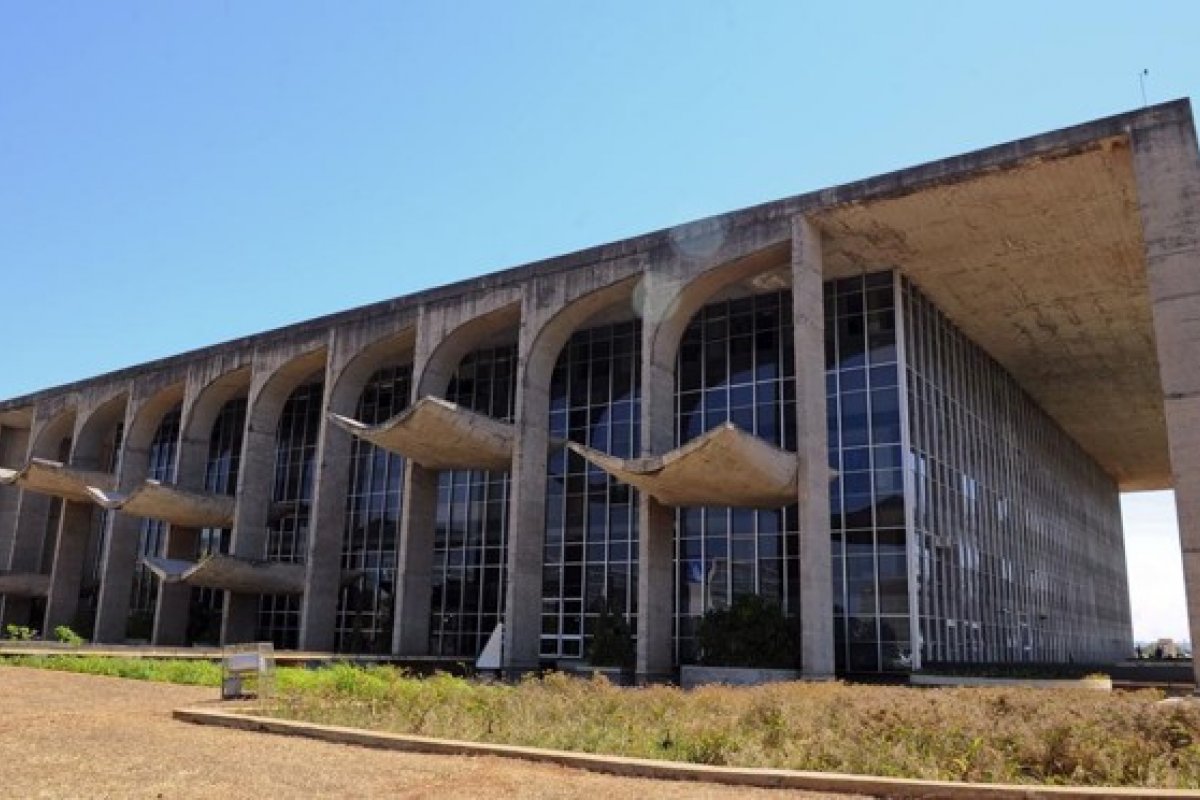 Comissão de Anistia suspende sessões por 20 dias