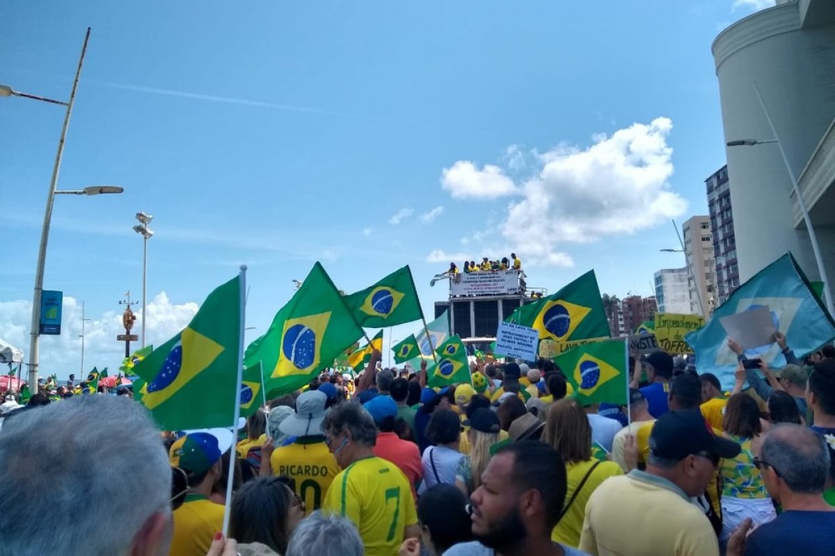 Manifestantes realizam protesto a favor da Lava Jato e contra a lei de abuso de autoridade
